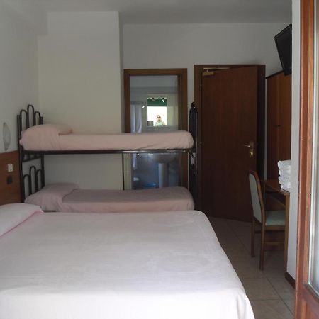 Hotel Ferrara San Benedetto del Tronto Pokoj fotografie